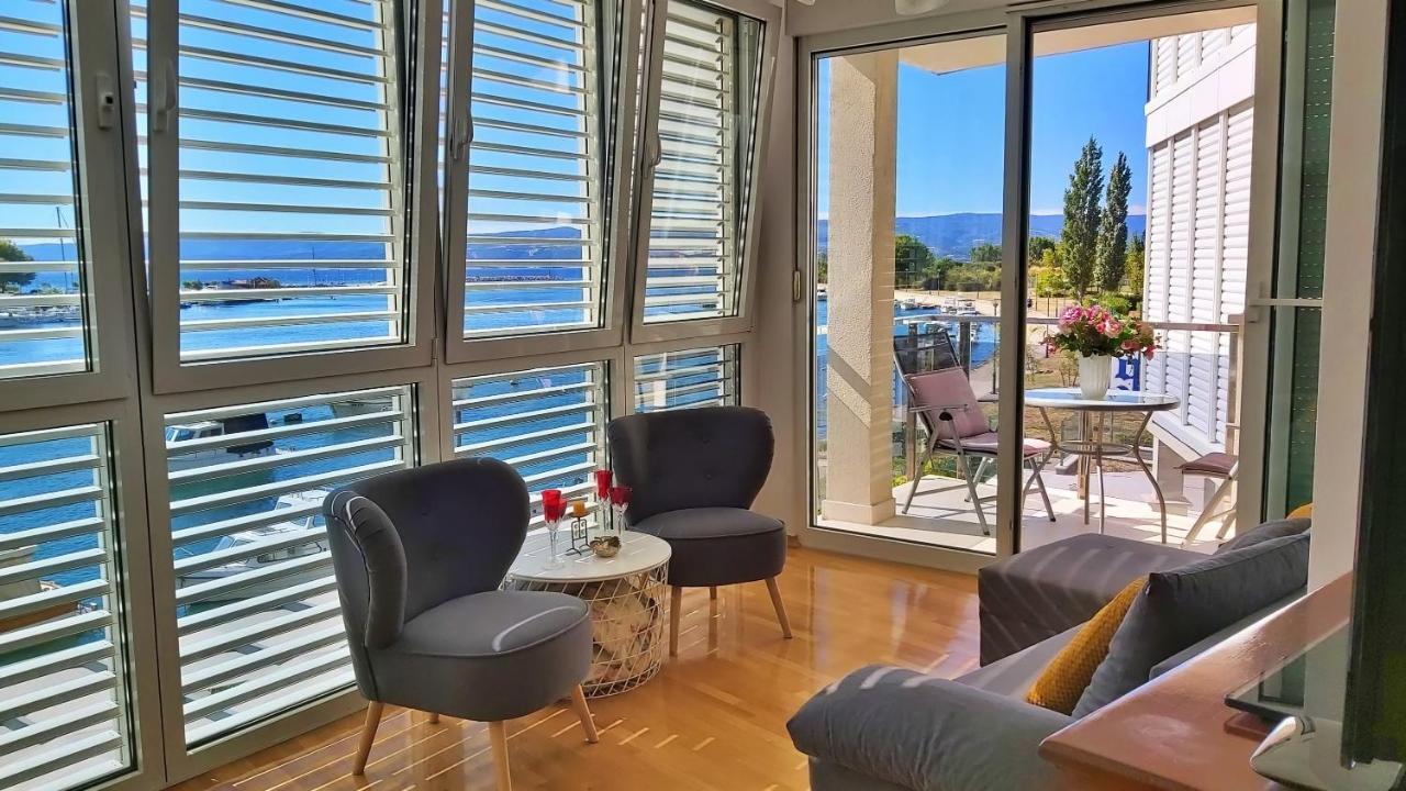 אומיס Apartment Lora מראה חיצוני תמונה