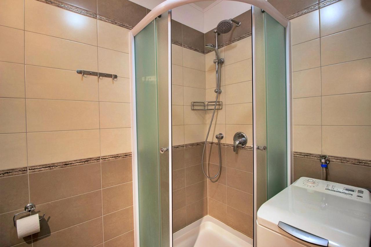 אומיס Apartment Lora מראה חיצוני תמונה