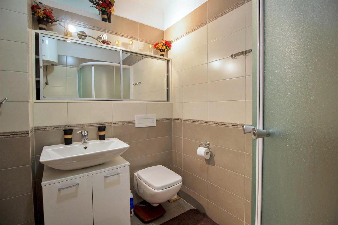 אומיס Apartment Lora מראה חיצוני תמונה
