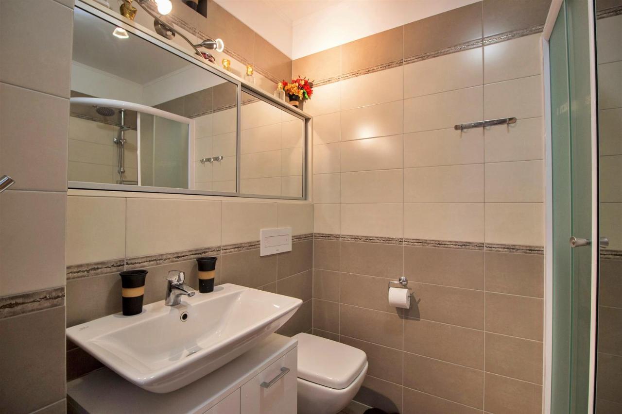 אומיס Apartment Lora מראה חיצוני תמונה