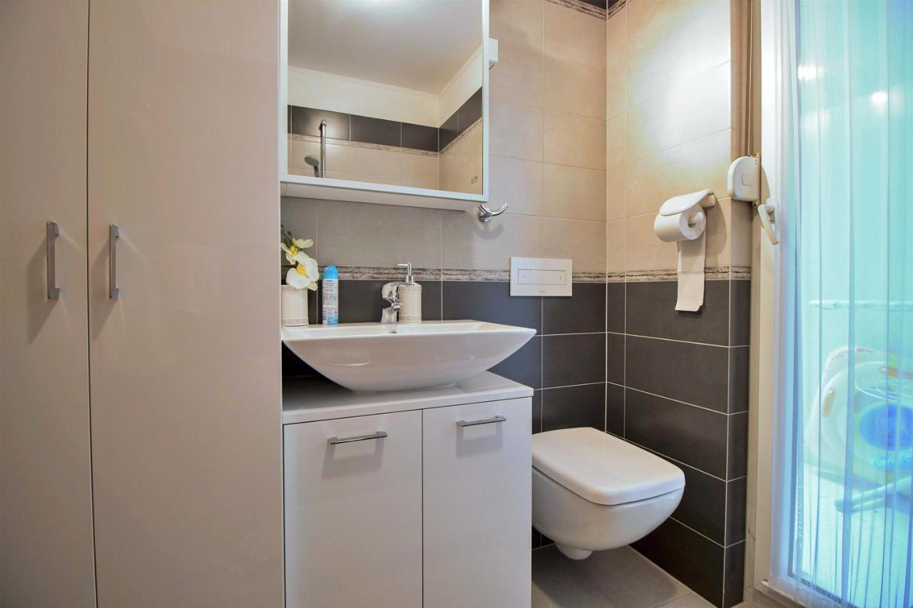 אומיס Apartment Lora מראה חיצוני תמונה