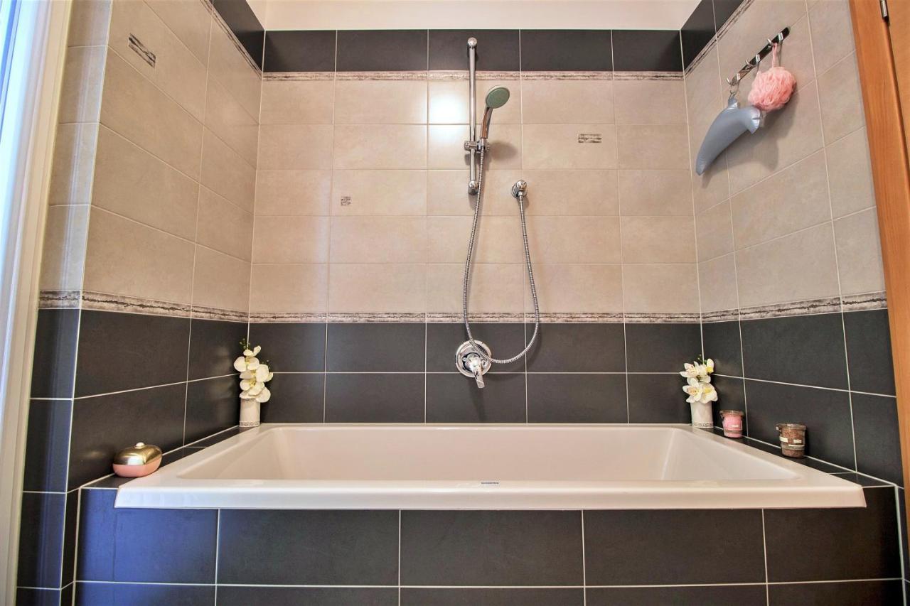 אומיס Apartment Lora מראה חיצוני תמונה