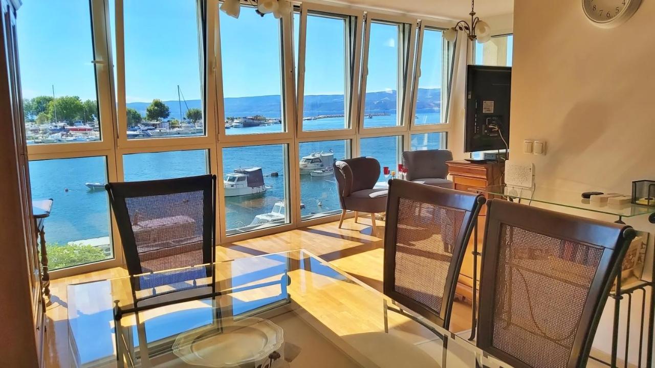 אומיס Apartment Lora מראה חיצוני תמונה