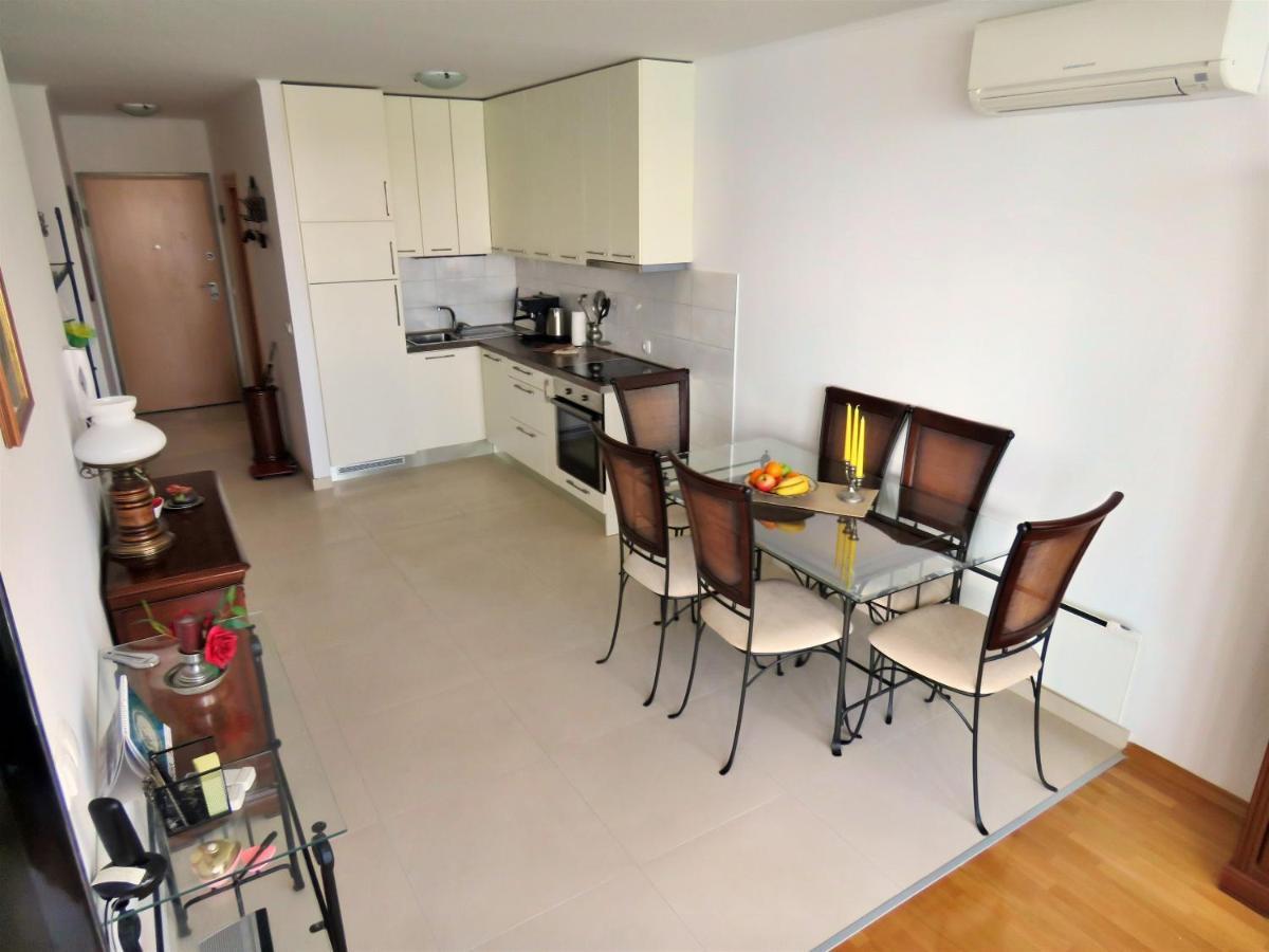 אומיס Apartment Lora מראה חיצוני תמונה