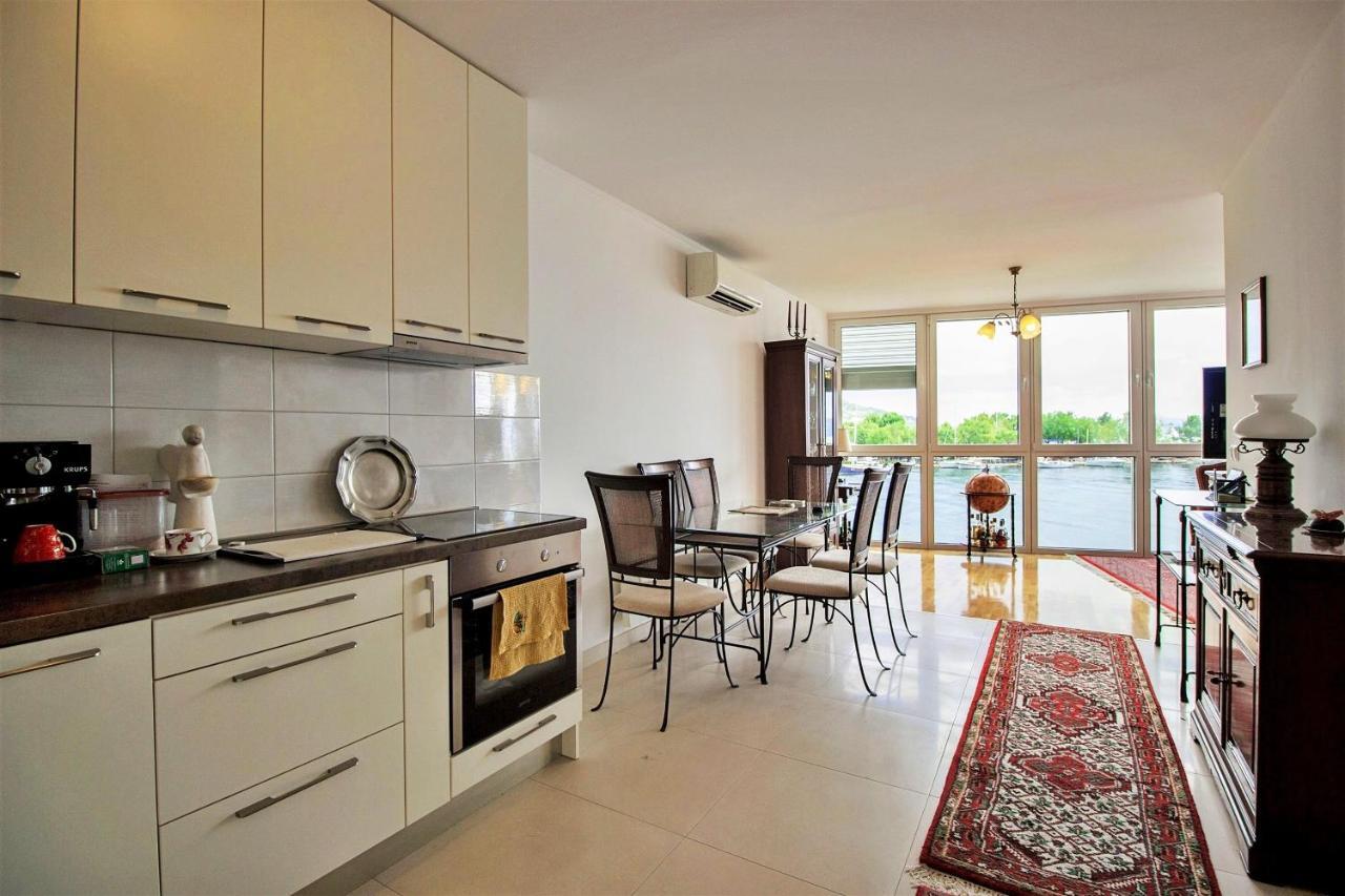 אומיס Apartment Lora מראה חיצוני תמונה